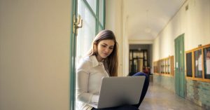 Advertising Networks Track A User's Behavior At Thousands Of Websites Quizlet