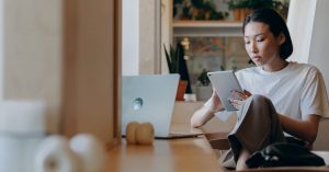 how to be an online advertising manager