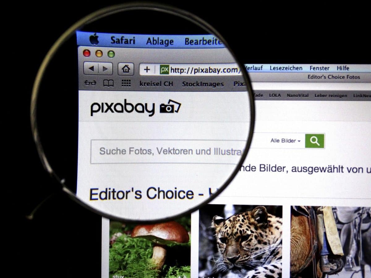 Advertising Networks Track A User's Location Symbol